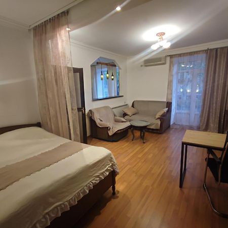 Apartments On Sayat-Nova 14 Jereván Kültér fotó